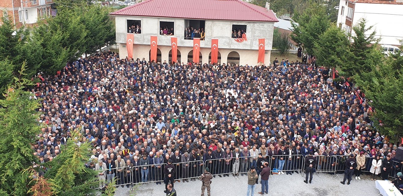 Şehidimizi vatan toprağına verdik
